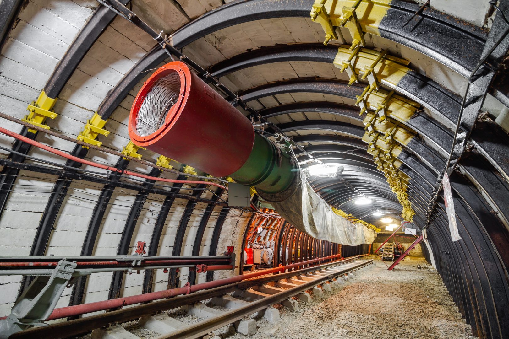 Mine equipment and ventilation in underground coal mine