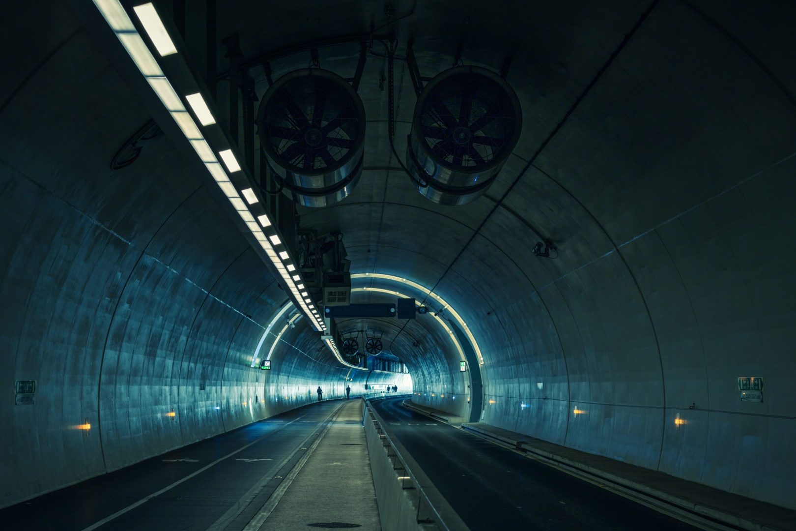 in the “tunnel de la croix rouse”